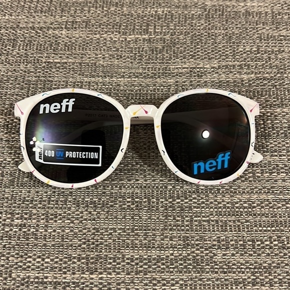 Neff Poppy Sunglasses - Picture 2 of 6